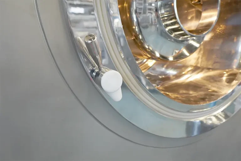 Revesta — paila de recubrimiento industrial en planta de producción